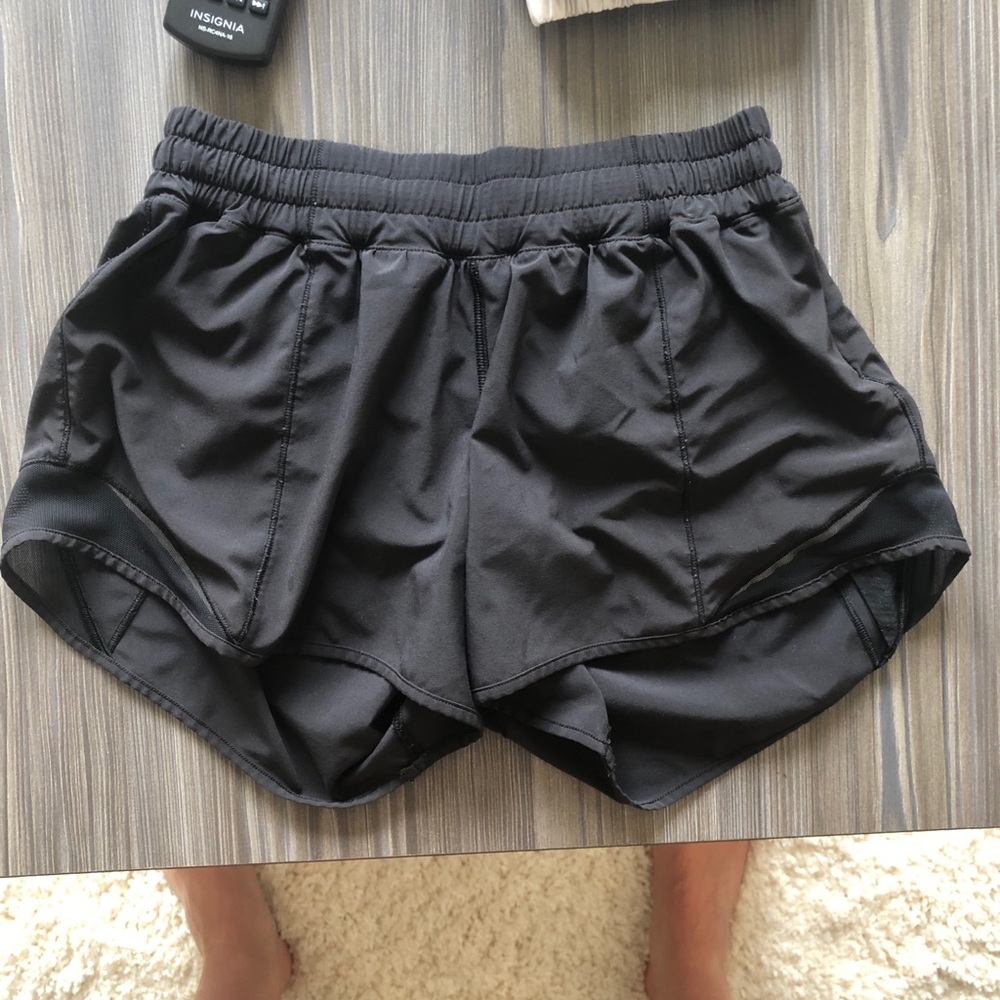 Black lululemon Hotty Hot Shorts 4”